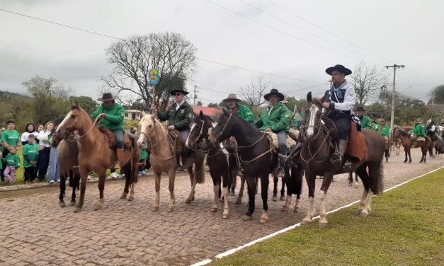 Celebração tradicionalista em Minas do Camaquã marca inauguração da Cruz com grande festa